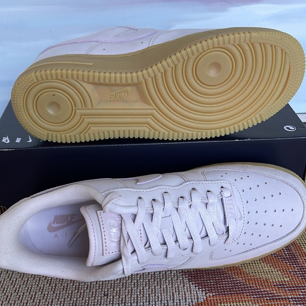Nike WMNS Air Force 1 Premium
Pearl Pink/Gum Light Brown/
Pearl Pink Shoes - Picture 3 of 16